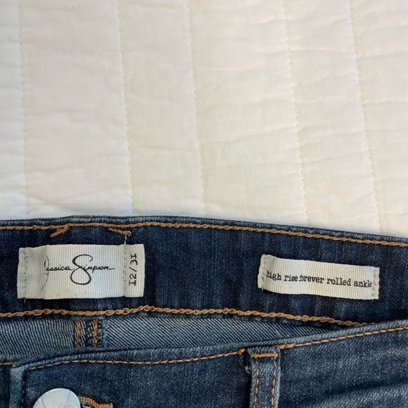 Jessica Simpson Jeans size 12/31 High Rise Forever Rolled Ankle. - Picture 4 of 7